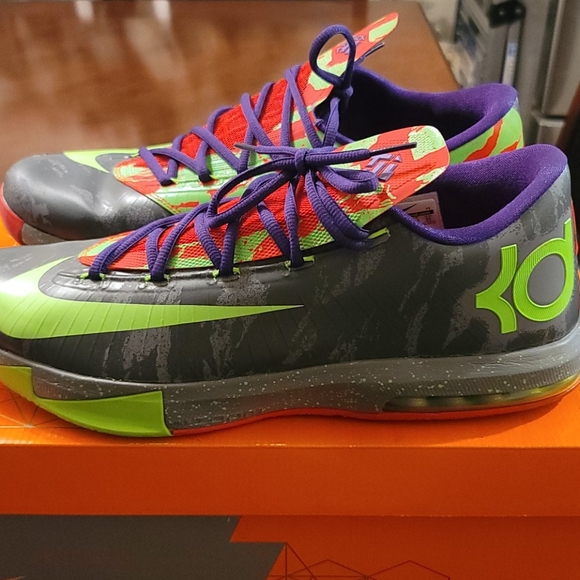 KD V1 Energy sz 13 worn 1 - Picture 2 of 4